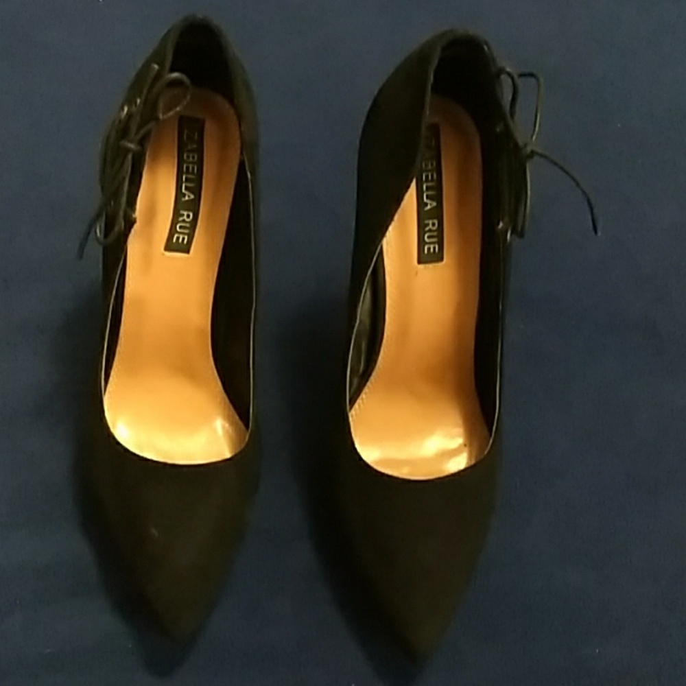Black heel pumps